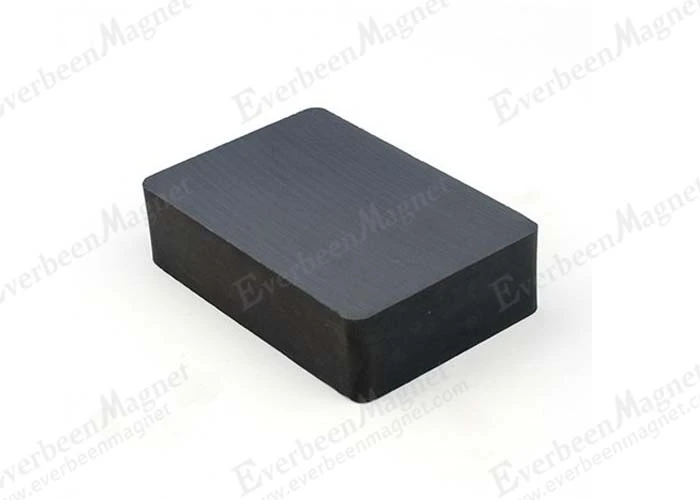 Rectangular ferrite magnet
